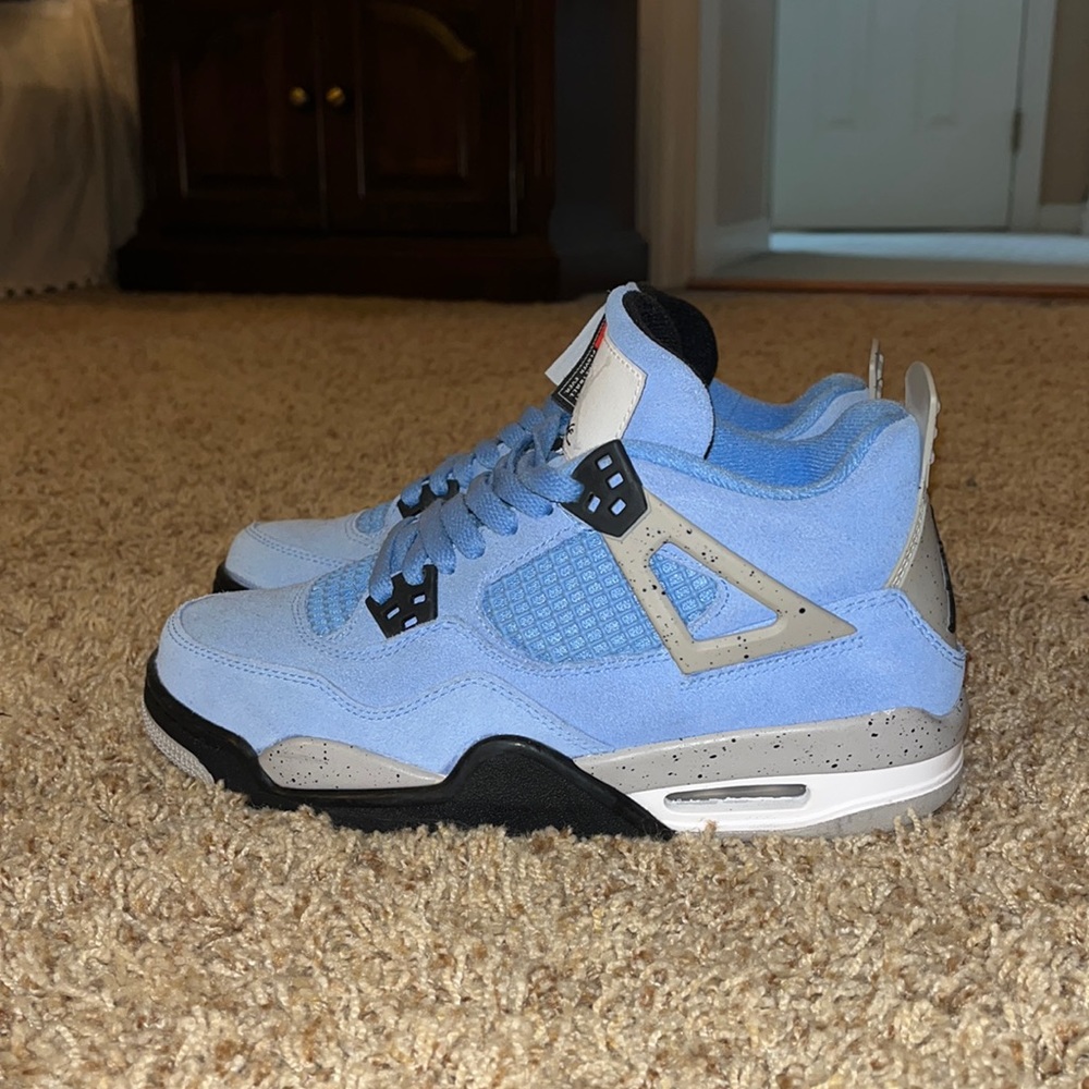 Air Jordan UNC retro 4s